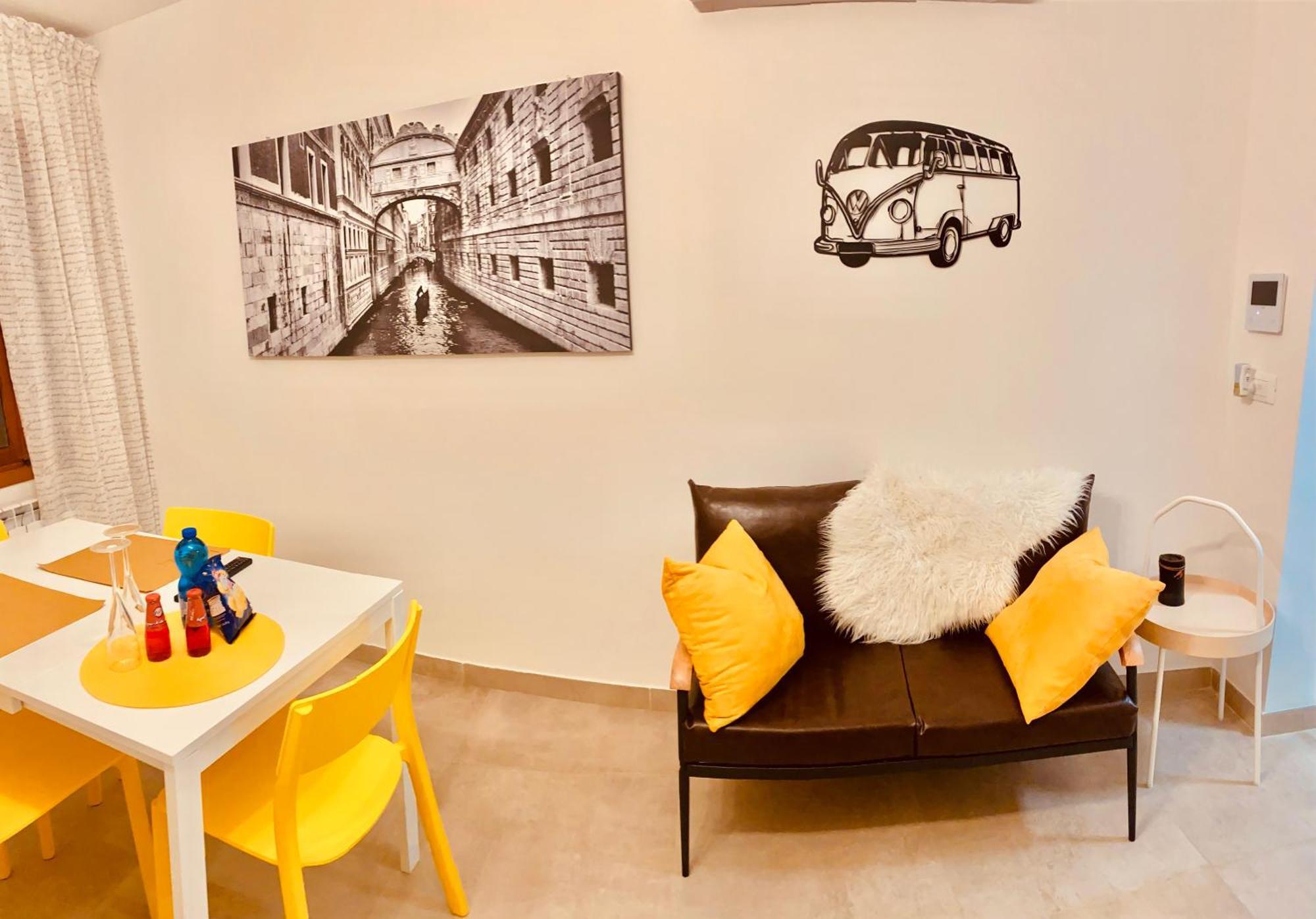 Casabella Casa Indipendente Con Corte Ferienhaus